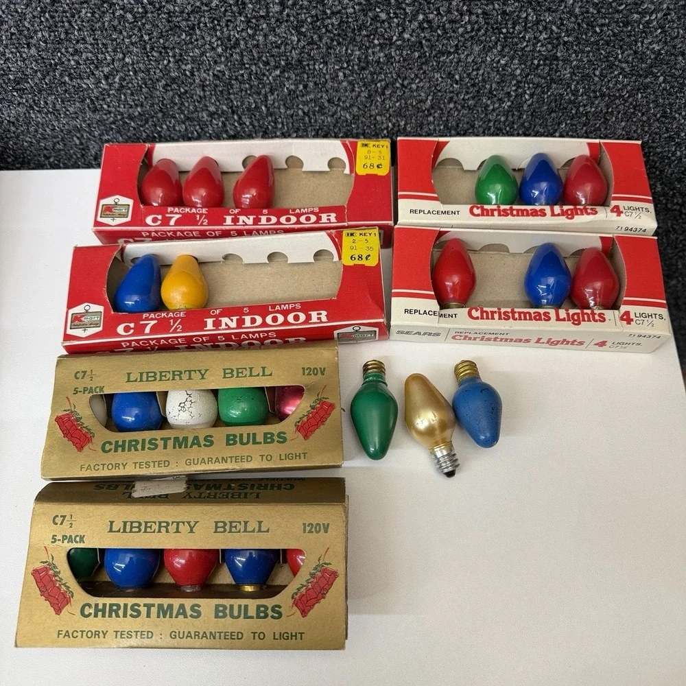 Vintage C9 & C7 Christmas Bulbs – 8 Greatland, 9 Christmas Lamps, Mixed Lot 120V